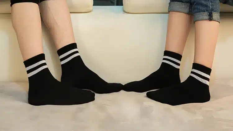 2018 New Classic women Two Striped Cotton Crew Socks Retro Old School Hiphop Skate Short white black harajuku cheap cool winter 17