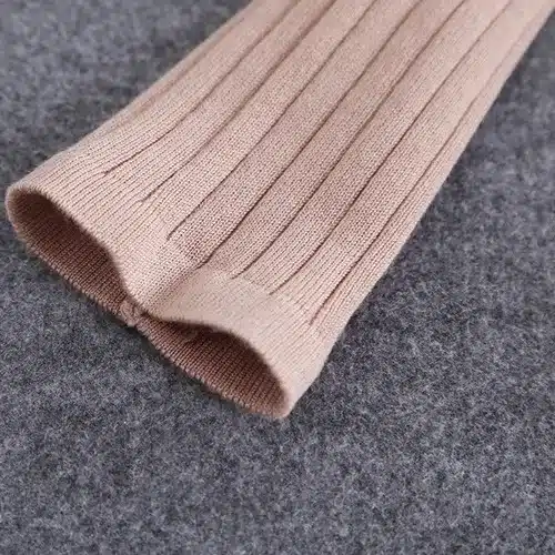 2017 New Autumn Winter Vintage Pleated Dress Women Solid Knee-length Long Sleeved Empire Sexy V-neck Elegant Knitted Dresses 20