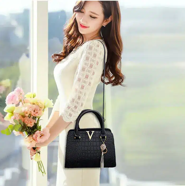 woman fashion Crocodile leather V letters Designer Handbags Luxury quality Lady Shoulder Crossbody Bags fringed Messenger Bag 3