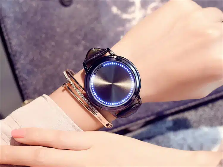 2018 New Casual Fashion Elegant Lady Quartz Bracelet Women Wristwatch LED Jewel Lucky Clover Stainless Steel Case Montre Femme 19