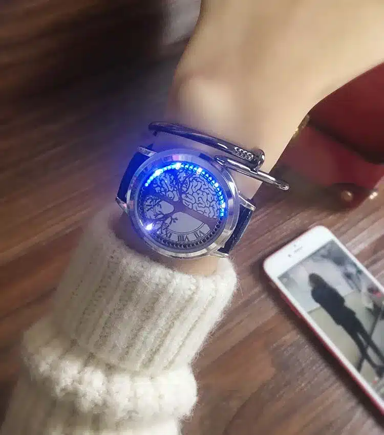 2018 New Casual Fashion Elegant Lady Quartz Bracelet Women Wristwatch LED Jewel Lucky Clover Stainless Steel Case Montre Femme 24
