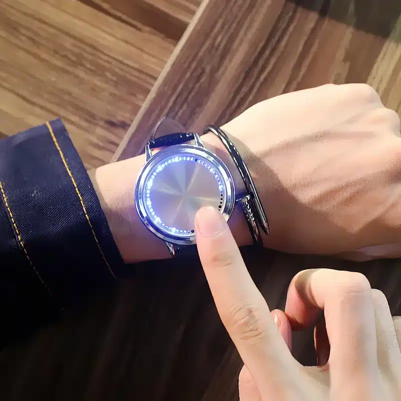 2018 New Casual Fashion Elegant Lady Quartz Bracelet Women Wristwatch LED Jewel Lucky Clover Stainless Steel Case Montre Femme 25