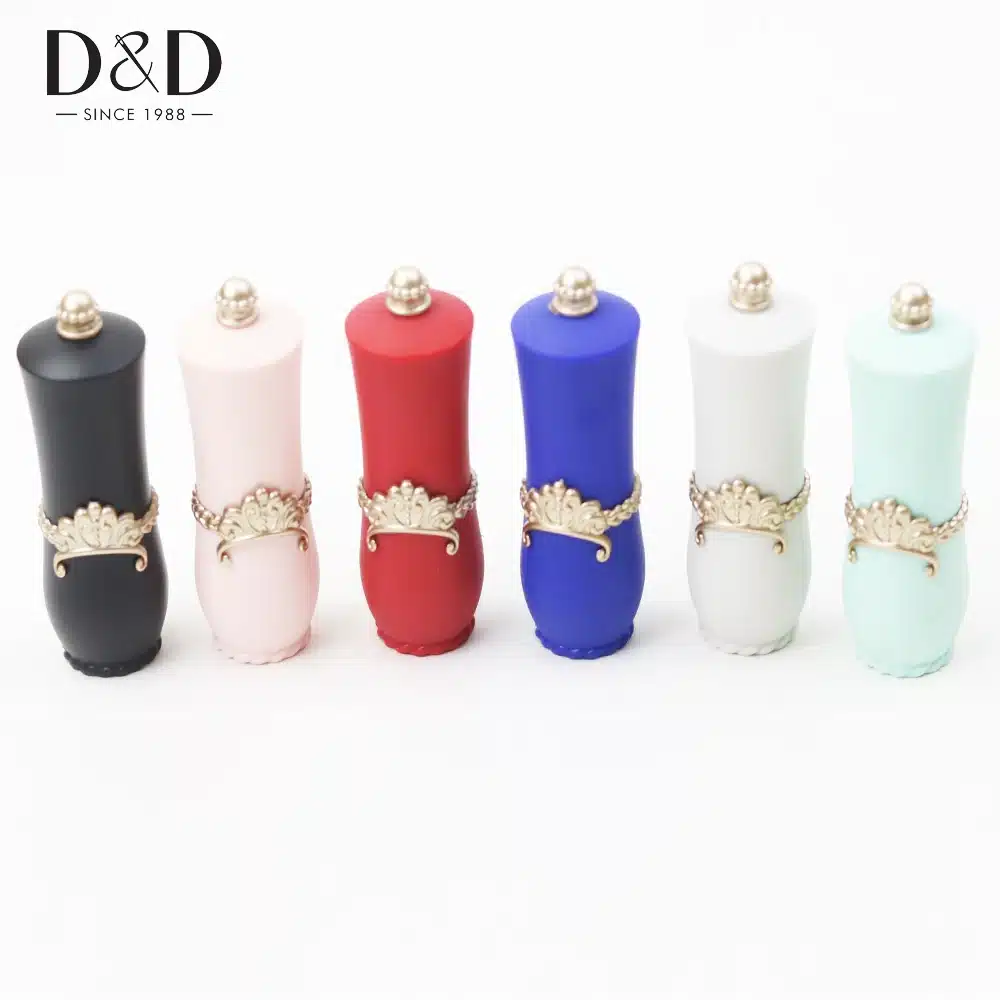 New Craft Lipstick Shaped Needles Pin Cushion with 5 Sewing Needles Pincushion Rotatable Needle Holder Sewing Tool Accessories 31