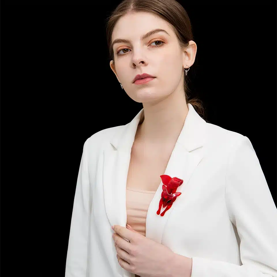 Blucome Flaming Fiery Red Fox Shape Brooch Striated Acrylic Jewelry For Lady Women Party Accessories Scarf Hat Bag Corsage Pins 12