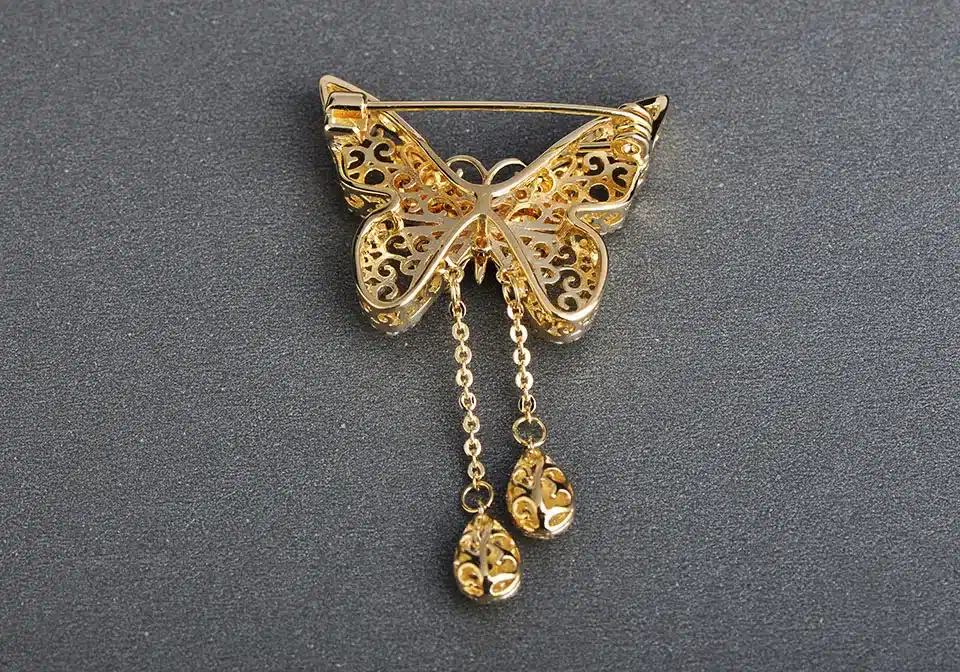 Top Quality Cubic Zirconia Butterfly Brooch For Women Gold Color What Drop Tassel Classic Wedding Decoration Animal Corsage Pins 18