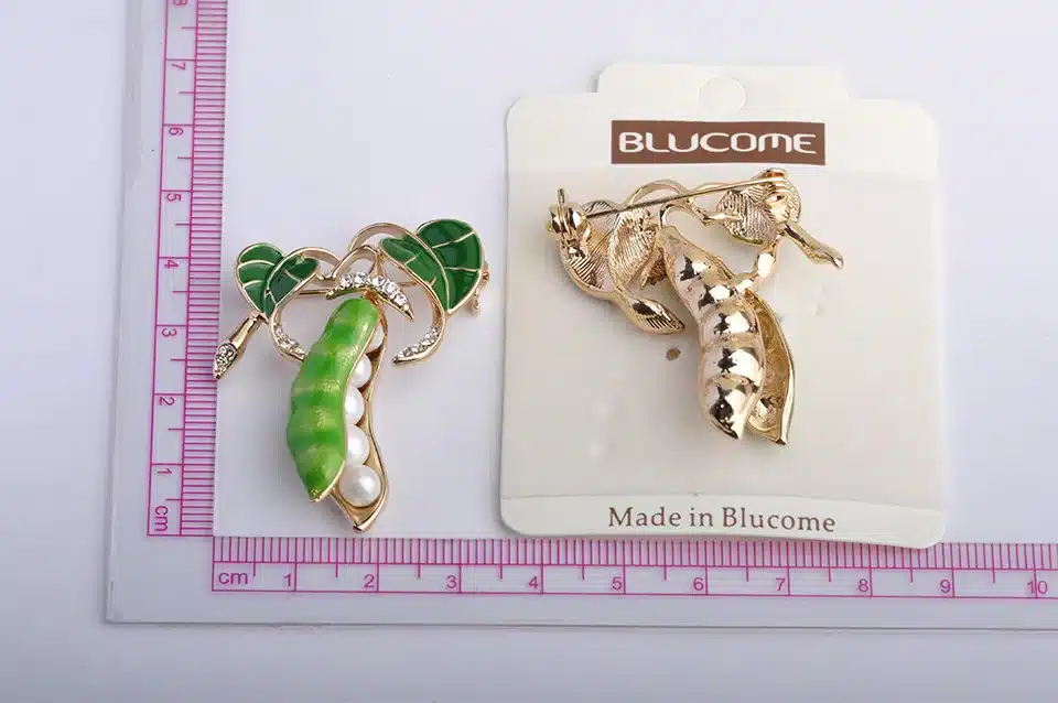 Blucome Enamel Green Pea Brooches For Women Gold-color Crystal Simulated Pearls Corsages Men Kids Sweater Suit Accessories Pins 17