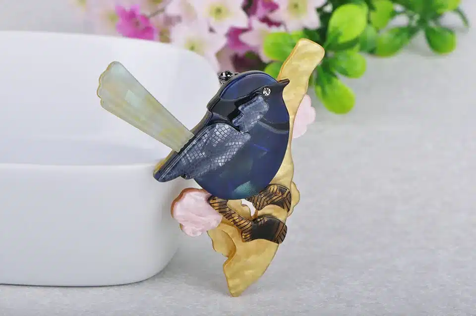 Blucome Vivid Blue Magpie Bird Shape Brooch Colorful Natural Acrylic Corsage Clips Pins Kids Women Suit Scarf Decoration Jewelry 14