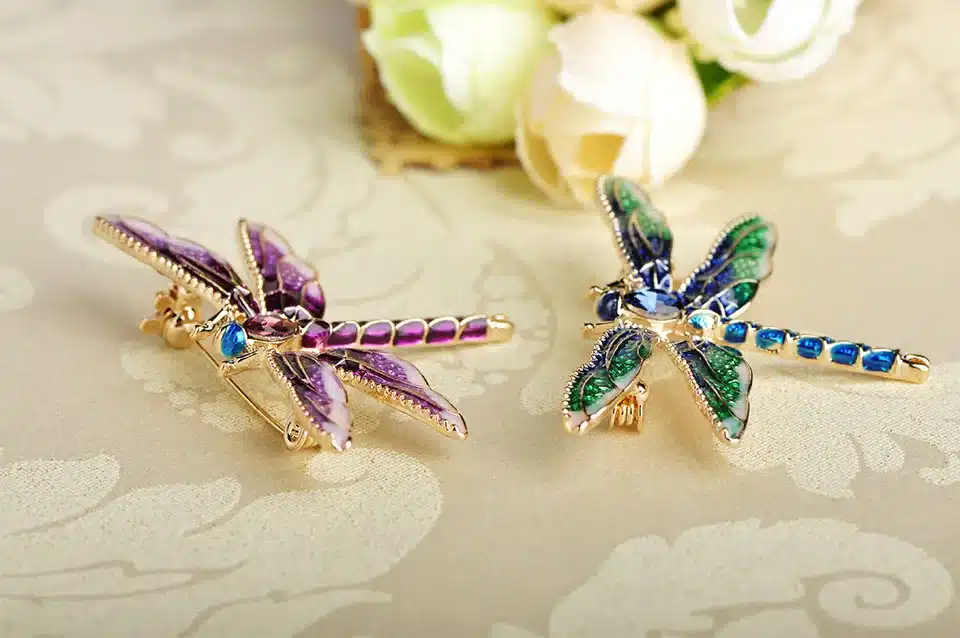 Blucome Vivid Green Enamel Dragonfly Fly Brooches Zinc Alloy Insect Brooch Pins For Women Kids Coat Clothes Accessories Jewelry 11