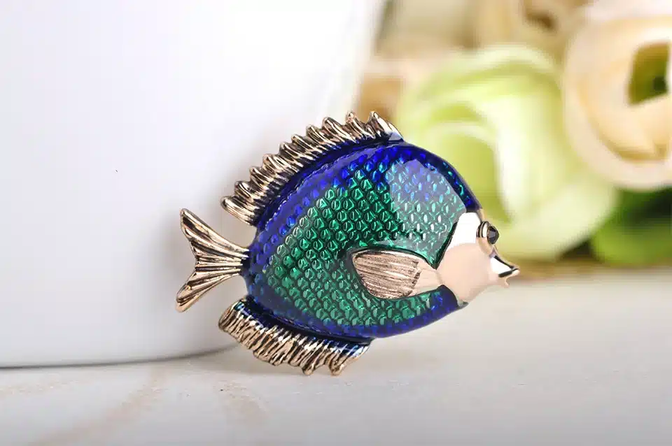 Blues Fashion Sea Fish Shape Brooch Green Enamel Gold Color Brooches Pins Women Jewelry Scarf Clothes Rabbit Buckles Kids Gifts 13