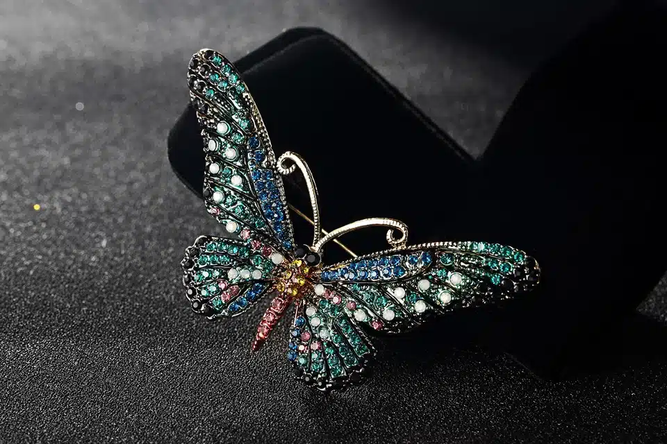 Blucome Fashion Women Butterfly Brooches Pins For Women Perfect Rhinestone Crystal Hijab Pins And Broaches colares Broches Pins 23