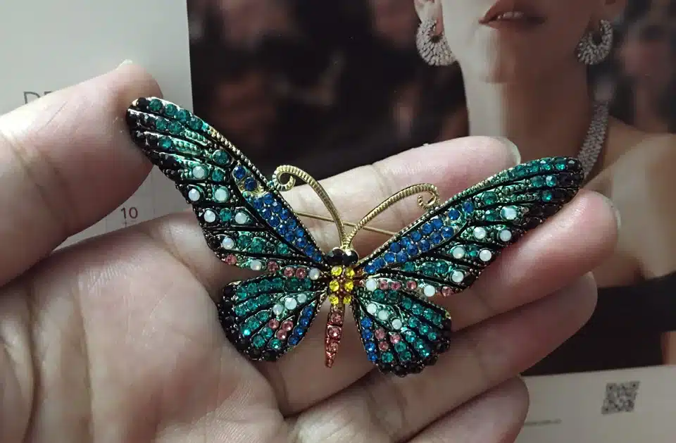 Blucome Fashion Women Butterfly Brooches Pins For Women Perfect Rhinestone Crystal Hijab Pins And Broaches colares Broches Pins 26