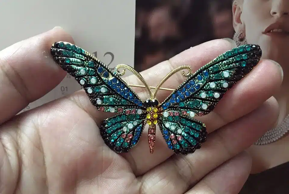 Blucome Fashion Women Butterfly Brooches Pins For Women Perfect Rhinestone Crystal Hijab Pins And Broaches colares Broches Pins 27