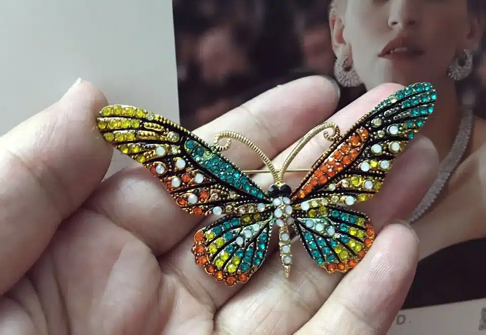 Blucome Fashion Women Butterfly Brooches Pins For Women Perfect Rhinestone Crystal Hijab Pins And Broaches colares Broches Pins 28