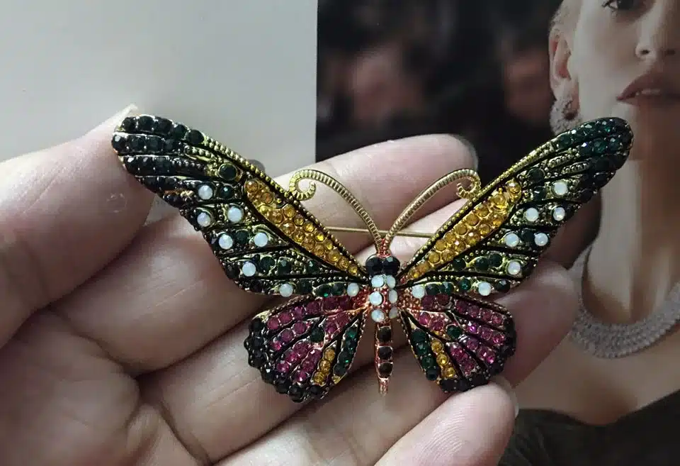 Blucome Fashion Women Butterfly Brooches Pins For Women Perfect Rhinestone Crystal Hijab Pins And Broaches colares Broches Pins 29