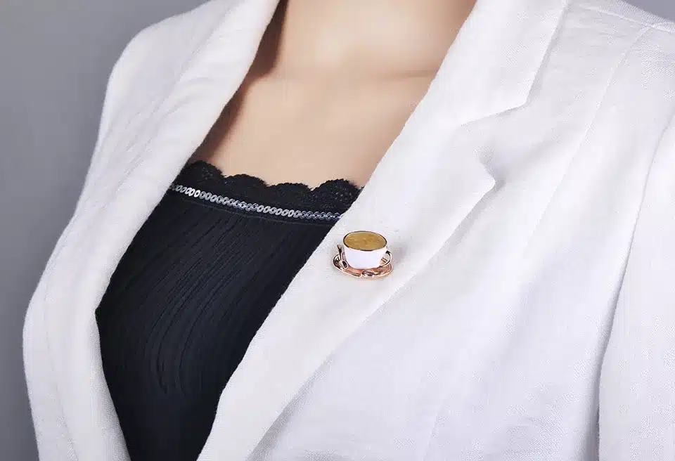 Blucome Fashion Coffee Cup Spoon Disc Shape Brooches White Enamel Gold Color Brooch Pins Women Men Clothes Suit Coat Accessories 12