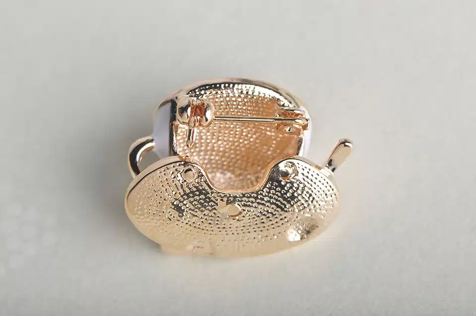 Blucome Fashion Coffee Cup Spoon Disc Shape Brooches White Enamel Gold Color Brooch Pins Women Men Clothes Suit Coat Accessories 14