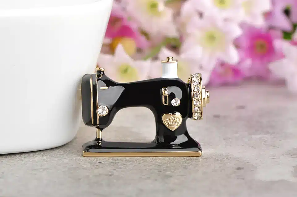 Blucome Women Girls Sewing Machine Brooch Black Enamel Brooches Jewelry Hijab Pin For Collar Suit Scarf Decoration Accessories 13