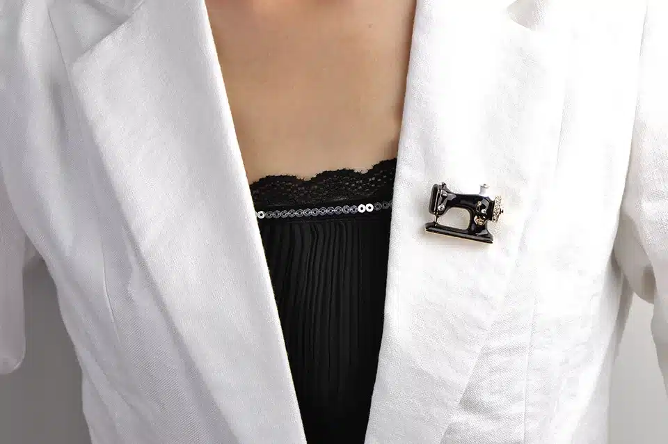 Blucome Women Girls Sewing Machine Brooch Black Enamel Brooches Jewelry Hijab Pin For Collar Suit Scarf Decoration Accessories 15