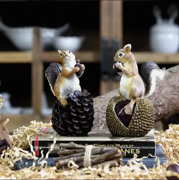 American Countryside Atifical Resin Squirrel with nuts Animal Figurine Home Decor Garden Decoration Crafts Home Accessories 1