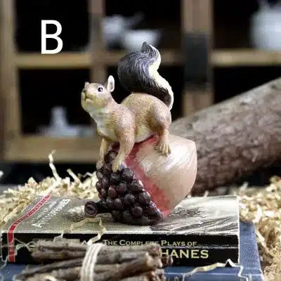 American Countryside Atifical Resin Squirrel with nuts Animal Figurine Home Decor Garden Decoration Crafts Home Accessories 3