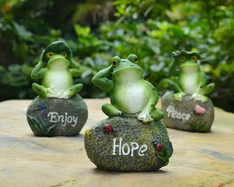 3pcs Lovely Resin Frog Sitting on Stone Statue Figurine Model Outdoor Decorative Home frog Resin Crafts Garden Decor Ornament 11