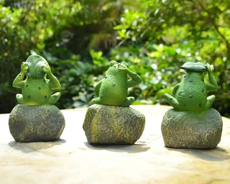 3pcs Lovely Resin Frog Sitting on Stone Statue Figurine Model Outdoor Decorative Home frog Resin Crafts Garden Decor Ornament 12