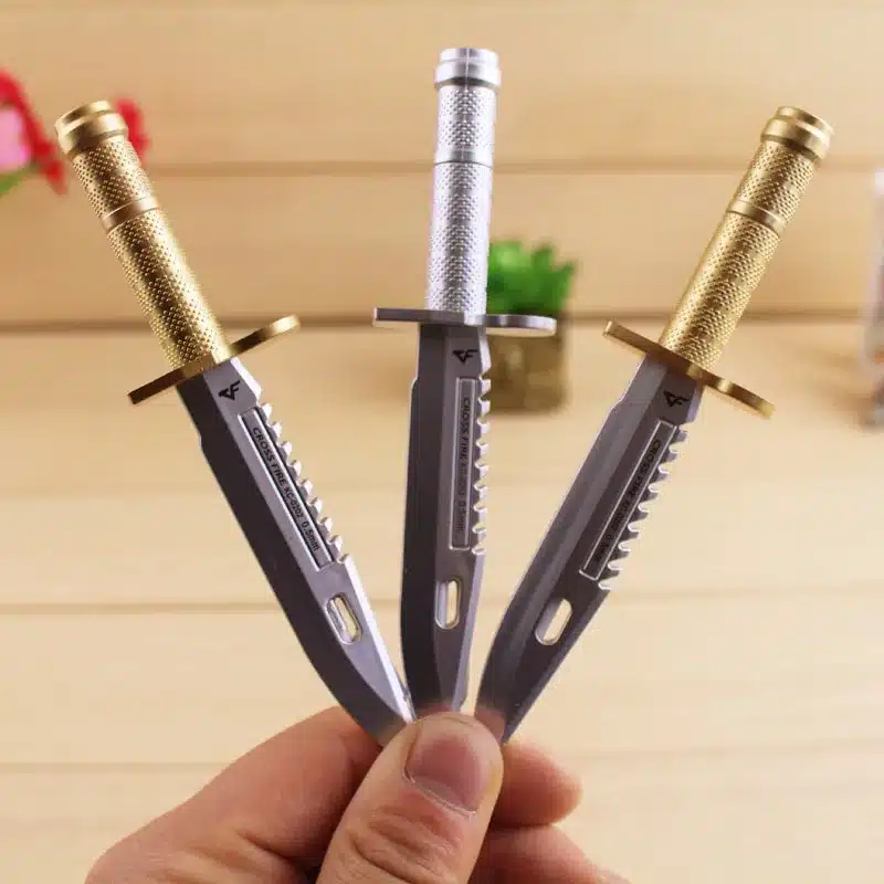 1Pcs Sale 2018 Hot Creative Novelty Knife Shape Ball Pen Arms Writing Ballpoint Pen Office School Supplies Student Prizes E0786 1