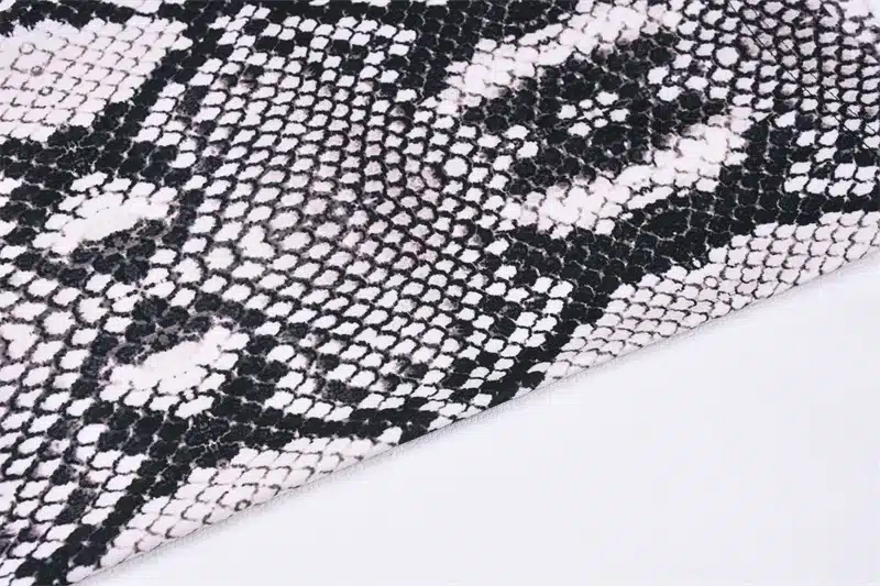 Hugcitar snake skin crop top sexy tank top shorts 2 pieces sets 2018 summer autumn women fashion elastic sportswear female set 21