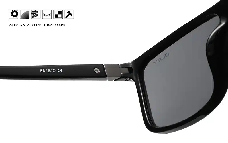 Stiilsed musta värvi meeste sportlikud päikeseprillid, millel on tumedad polariseeritud läätsed ja vastupidavad hinged. Täiuslikud aktiivse eluviisiga meestele, kes soovivad kaitsta oma silmi päikese eest.