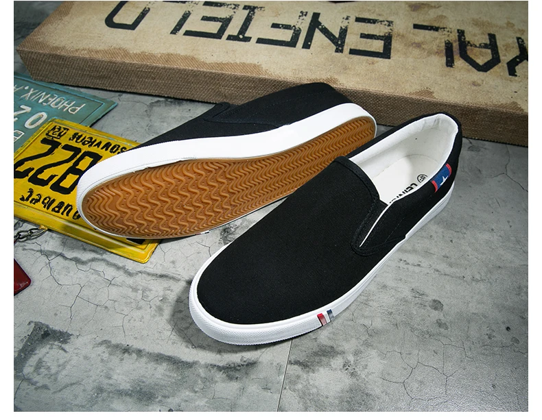 Men Canvas Shoes Simple Casual Mens Loafers 2018 Autumn High Quality Anti-Slip Comfortable Vulcanized Shoes Man Flats Size 35-47 28