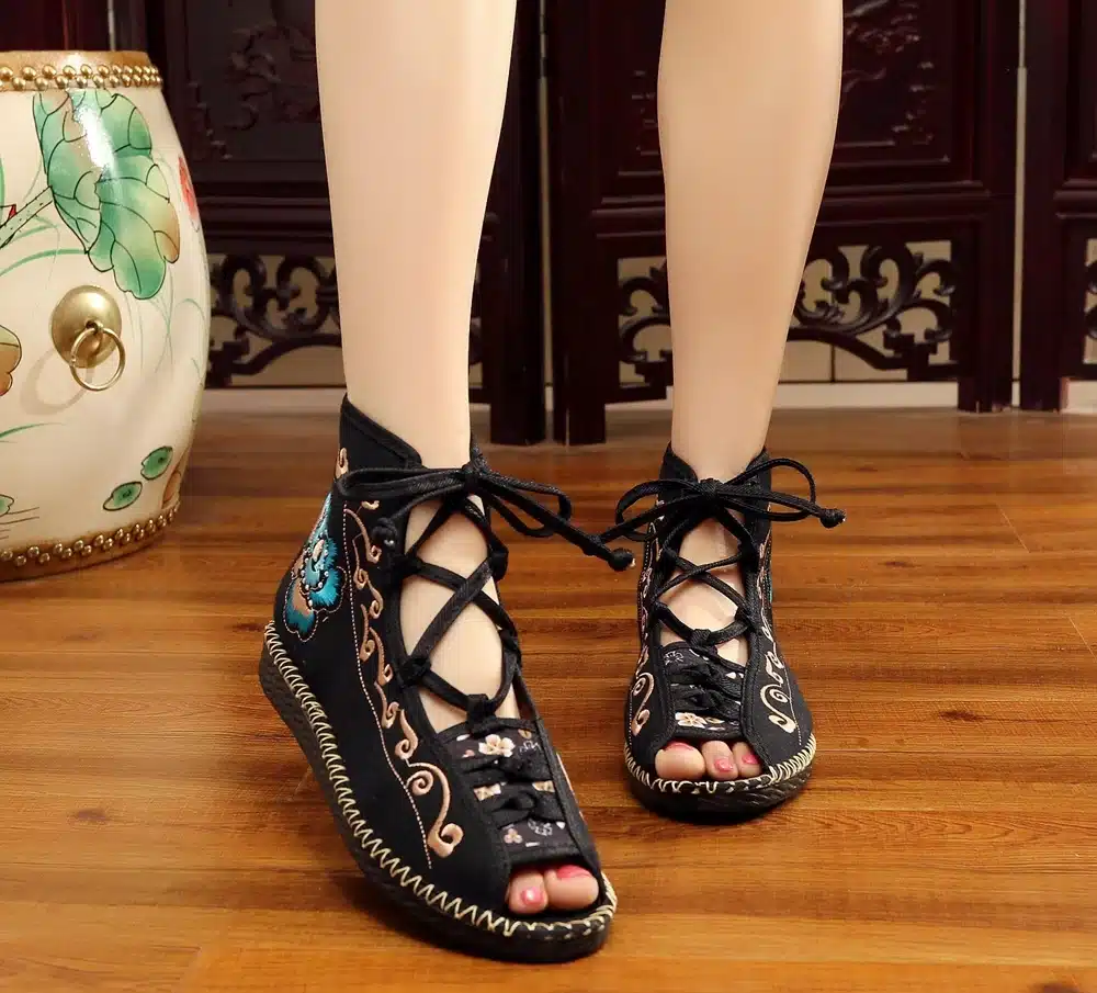 Veowalk Peacock Embroidered Women Peep Toe Gladiator Canvas Sandals Chinese Handmade Lace up Ladies Summer Fabric Flat Shoes 39
