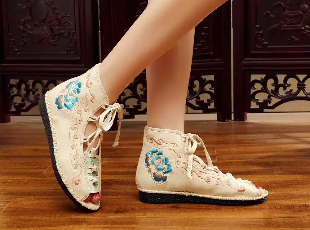 Veowalk Peacock Embroidered Women Peep Toe Gladiator Canvas Sandals Chinese Handmade Lace up Ladies Summer Fabric Flat Shoes 48