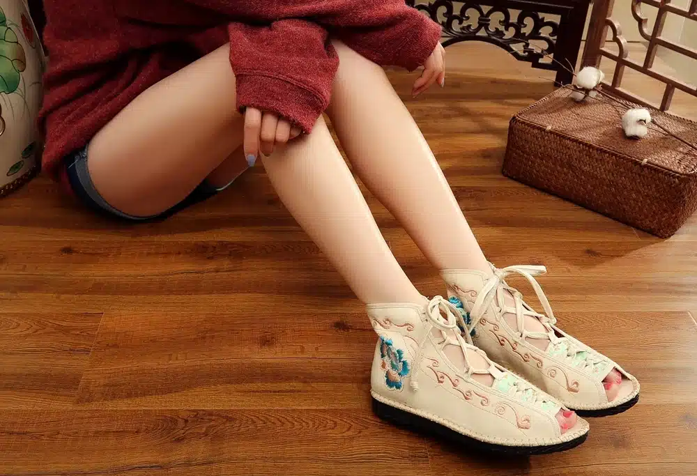 Veowalk Peacock Embroidered Women Peep Toe Gladiator Canvas Sandals Chinese Handmade Lace up Ladies Summer Fabric Flat Shoes 49