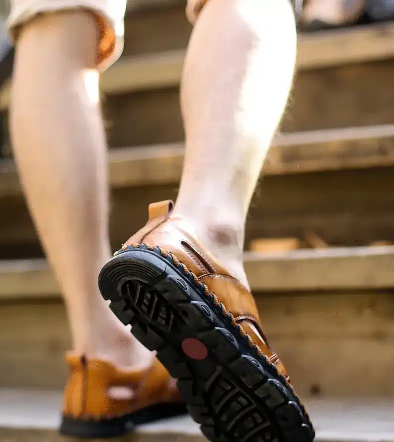 2019 New Summer Sandals Men Breathable High Quality Genuine Leather Sandals Man Flats Plus Size Fashion Casual Beach Men's shoes 32