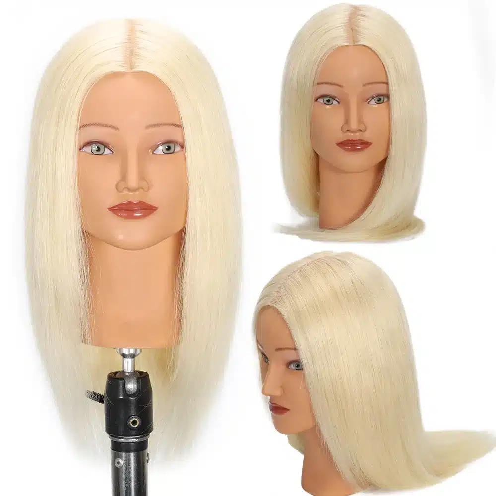 Eri vaatenurkadest pilt mannequinipeast, millel on sirged blondid inimjuuksed. Pea on paigutatud mustale statiivile ja asub valgel taustal.