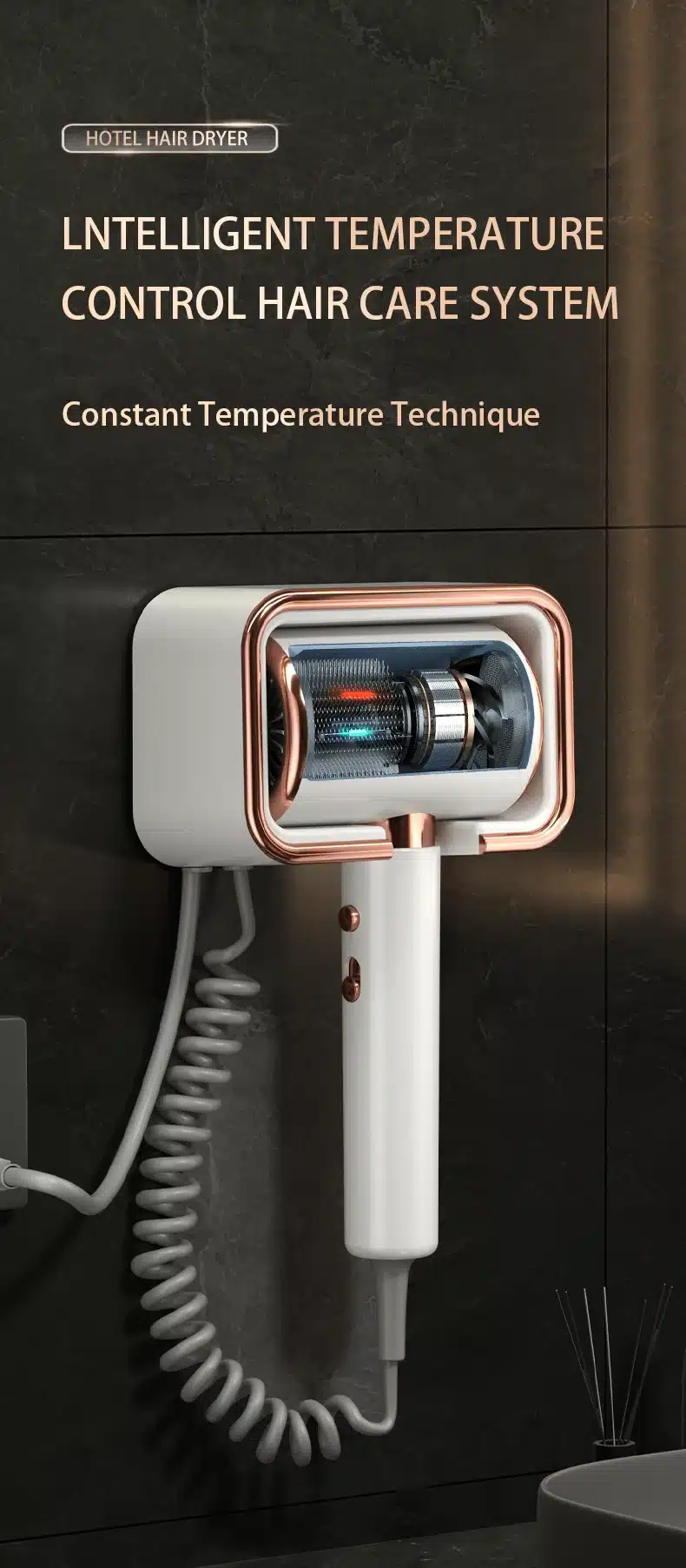 Väike seinale kinnitatav föön, millel on stiilne valge ja kuldne välimus, kinnitatud tumeda musta vannitoa seinale intelligentse temperatuuri juhtimissüsteemiga.