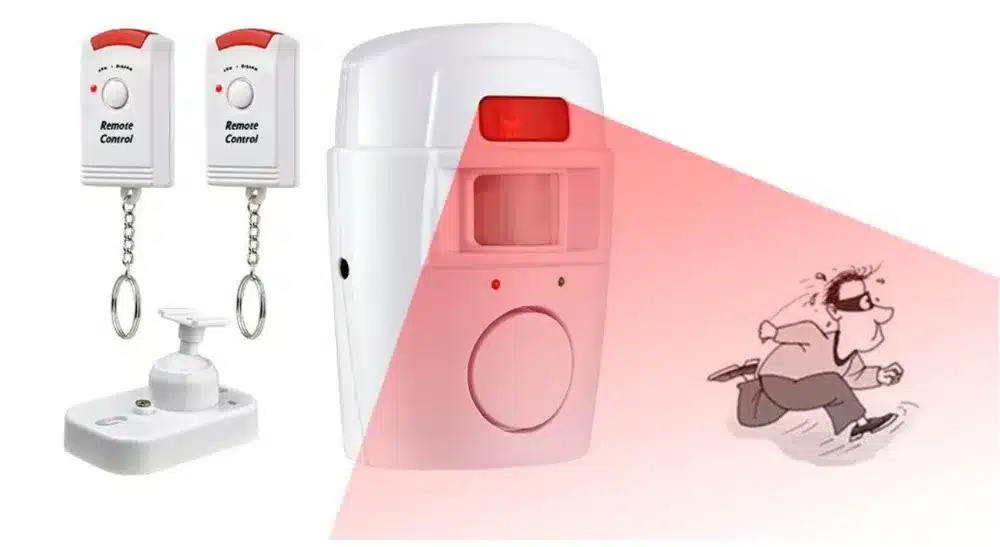 valge juhtmevaba minialarm koos kahe kaugjuhtimispuldiga ja liikumisanduriga