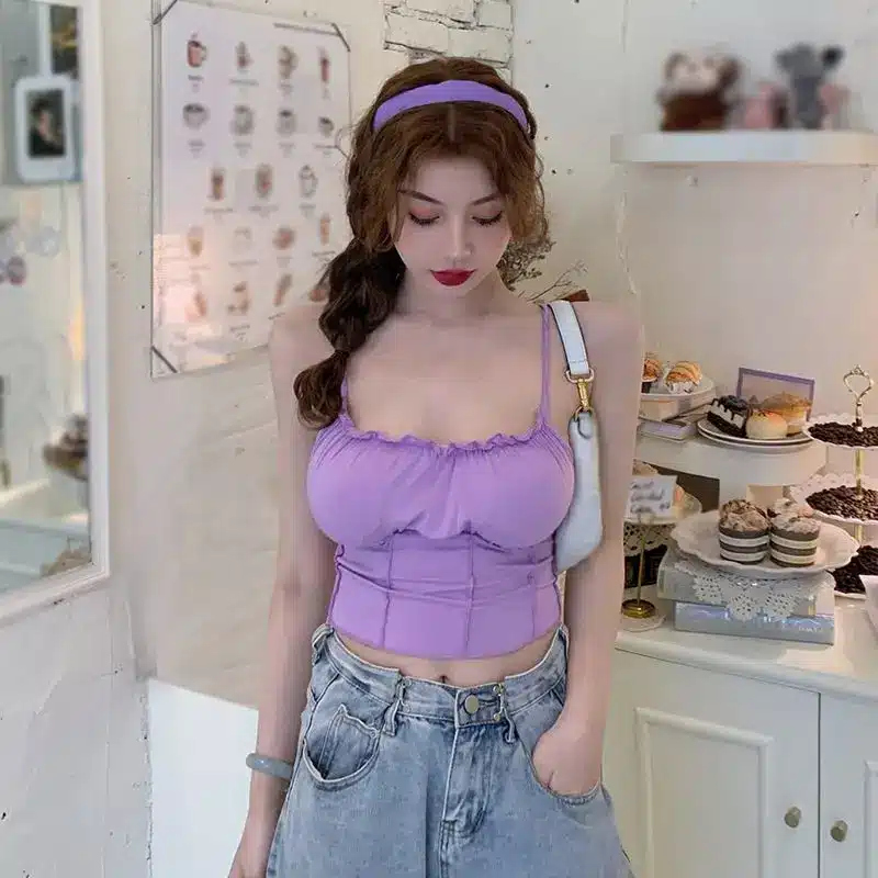 lilla õlapaeltega crop-top, millel on kroogitud dekoltee ja kõrge vöökoht