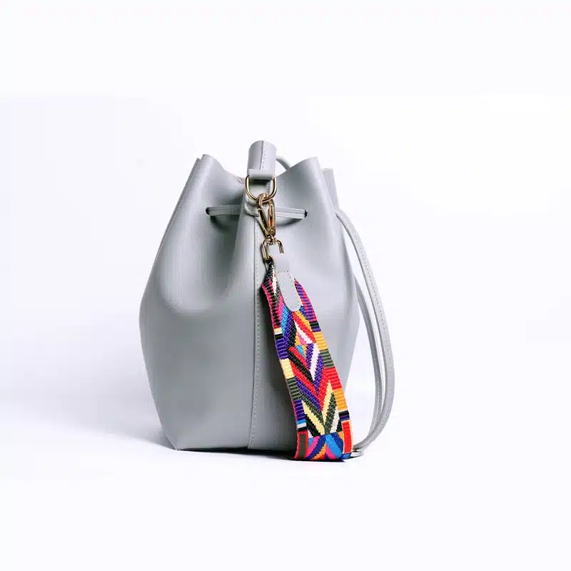 hall kunstnahast crossbody kott värvilise mustrilise sangaga