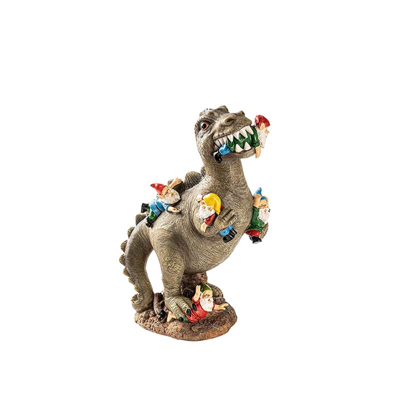 Kuju dinosaurusega, kellel on sõbralikud pöialpoisid seljas. Rohekas-pruun dinosaurus kergete detailidega, seismas kindlal alusel, ümbritsetud mitme värvilise pöialpoisiga. Lõbus ja ainulaadne dekoratsioon kodu või aia jaoks.