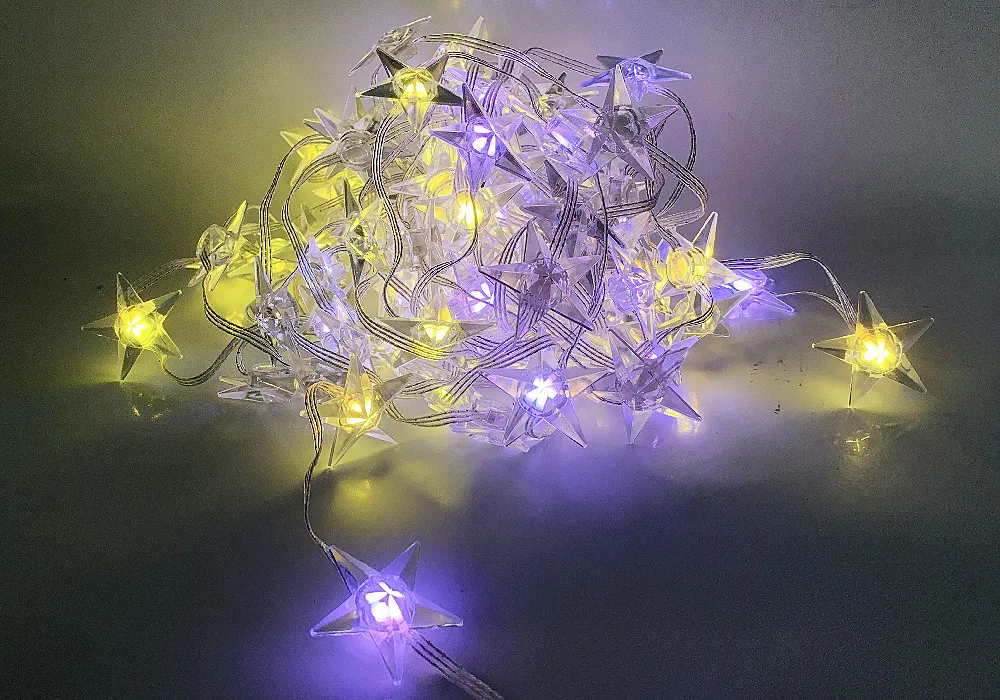 tähekujulised LED valgusribad, mis helendavad kollastes ja lillades toonides
