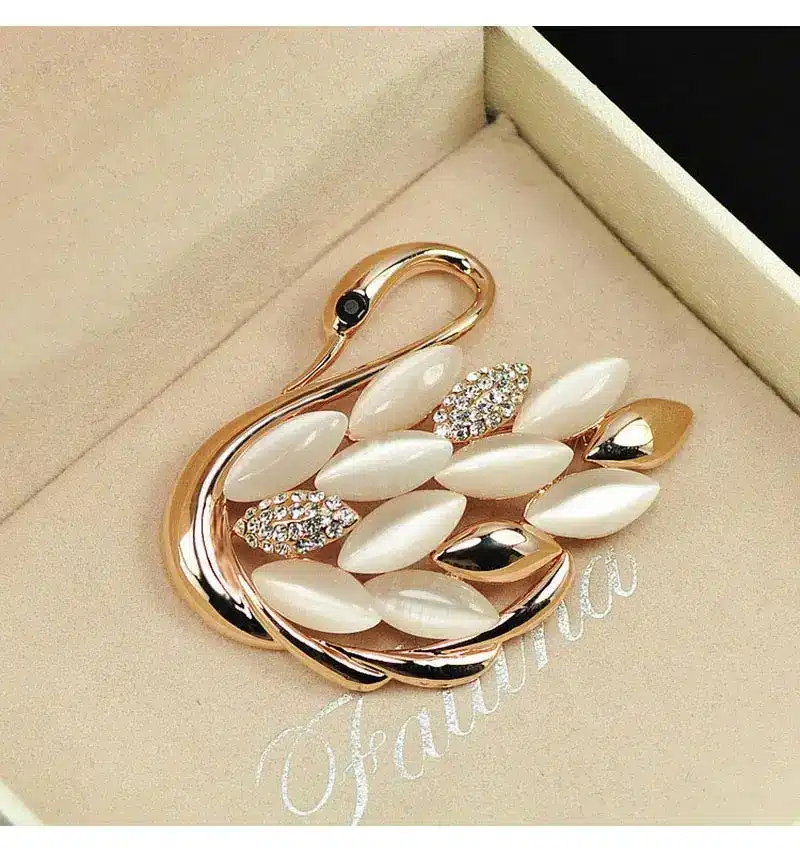 USTAR Lovely Swan brooches for women pins gold color animal rhinestone cameo brooch lapel broche christmas gifts top quality S8 30