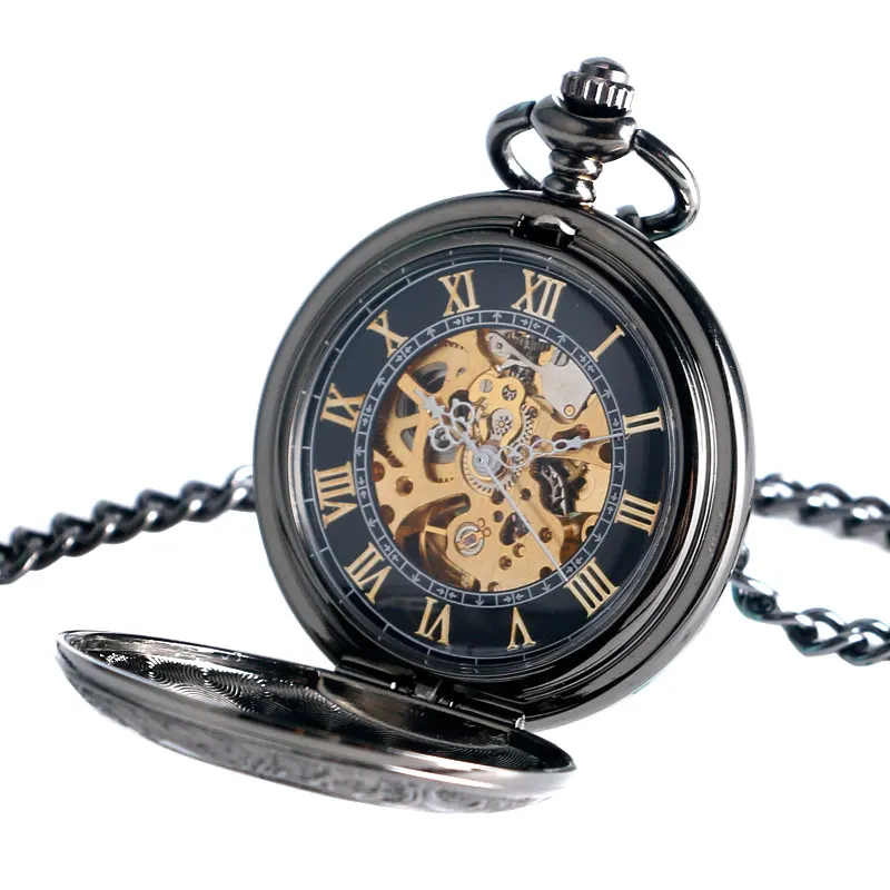 avatud steampunk stiilis taskukell, millel on nähtavad mehhanismid ja rooma numbritega must sihverplaat