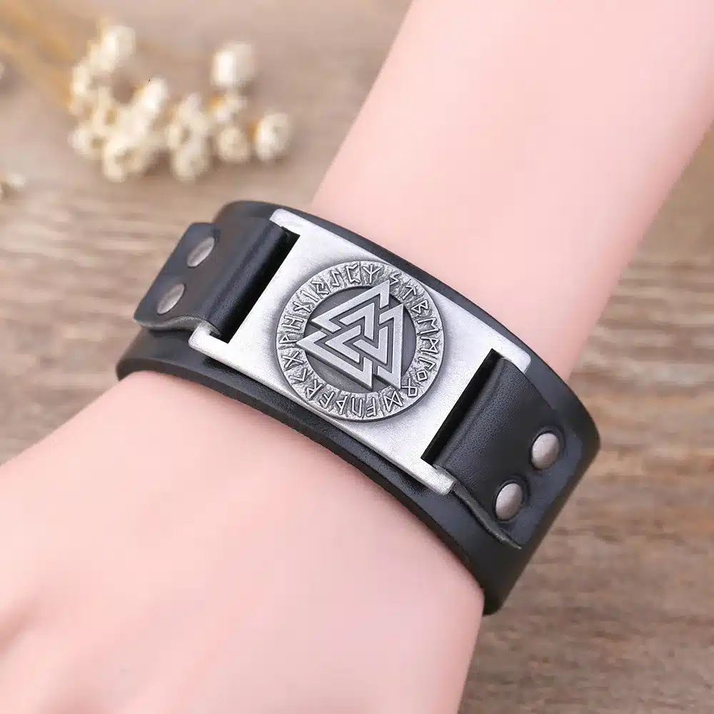 Skyrim Punk Leather Bracelet With Viking Runes Totem Metal Crafts Connector Charms Adjustable Vintage Wristband Leather Bracelet 12