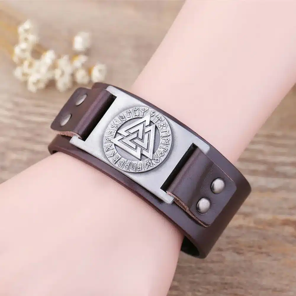 Skyrim Punk Leather Bracelet With Viking Runes Totem Metal Crafts Connector Charms Adjustable Vintage Wristband Leather Bracelet 14