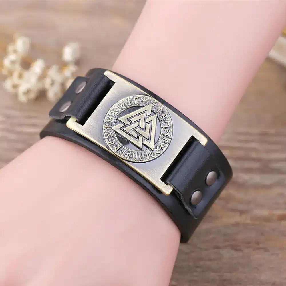 Skyrim Punk Leather Bracelet With Viking Runes Totem Metal Crafts Connector Charms Adjustable Vintage Wristband Leather Bracelet 16
