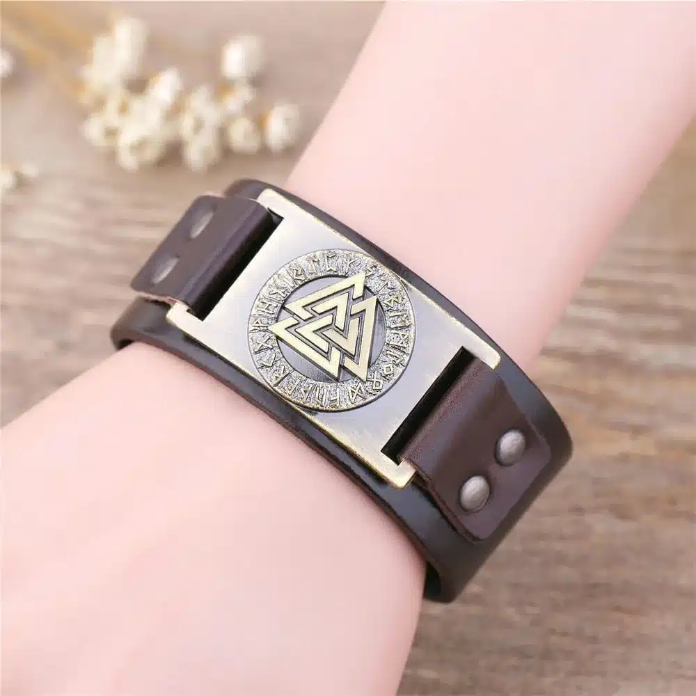 Skyrim Punk Leather Bracelet With Viking Runes Totem Metal Crafts Connector Charms Adjustable Vintage Wristband Leather Bracelet 18