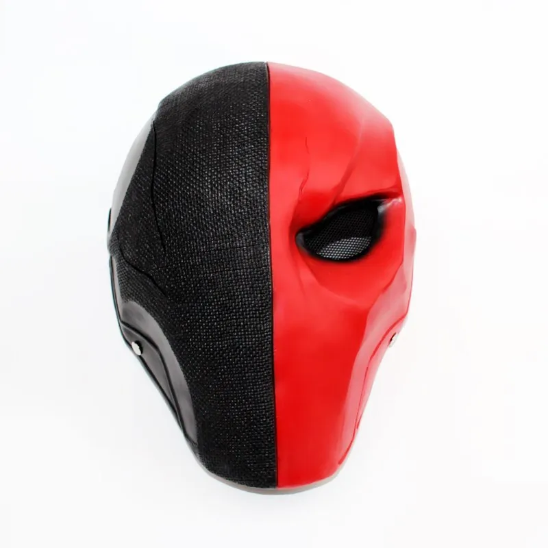 poolitatud must ja punane mask, millel on üks silmaava