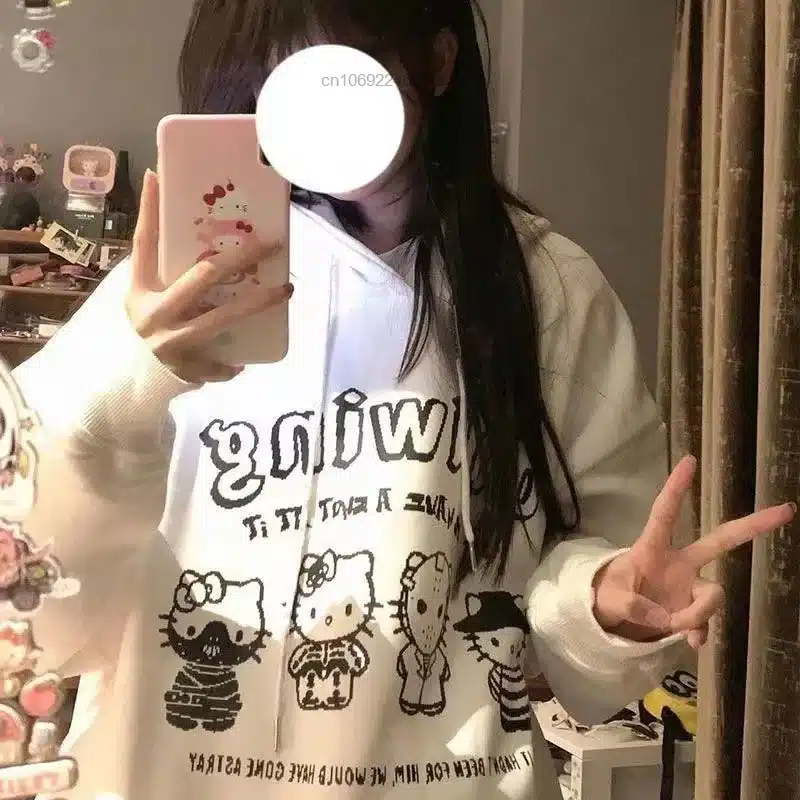 Harajuku stiilis valge pusa | kujundav pilt e-kaubamaja pildikogust