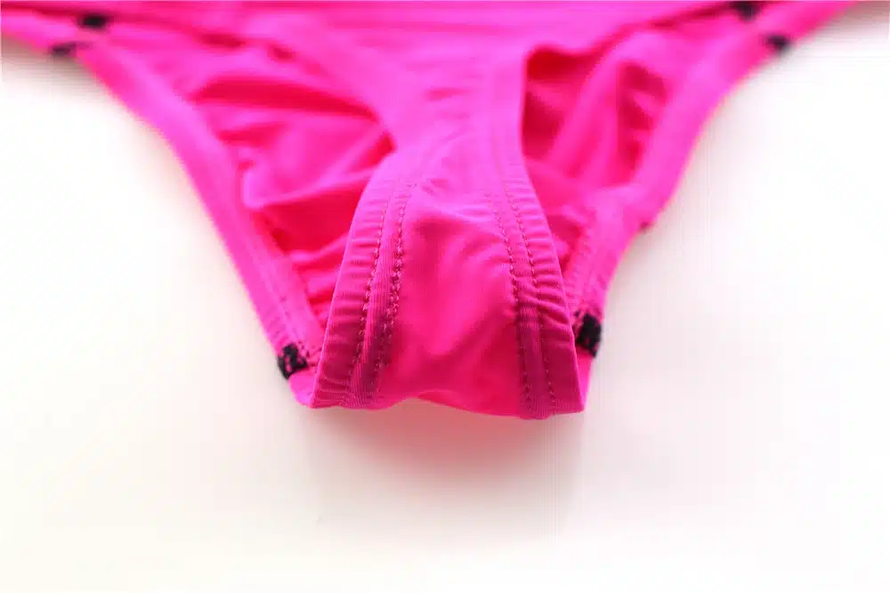 roosad meeste stringid mustade detailidega